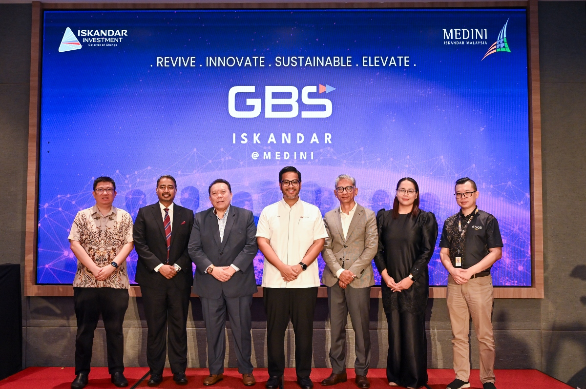 Idzham Mohd Hashim, President/CEO of IIB (4th from left) and GBS Iskandar growth partners strengthening the GBS ecosystem in Medini, Iskandar Puteri, Johor to reinforce IIB’s commitment to position Medini as the region’s first net zero carbon CBD 2030 focusing o